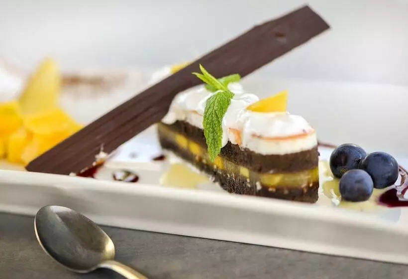 호텔 Logis Hôtel Val De Vienne