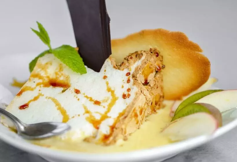 호텔 Logis Hôtel Val De Vienne