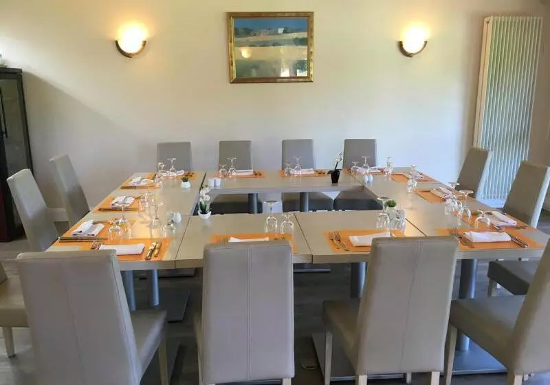 호텔 Logis Hôtel Val De Vienne