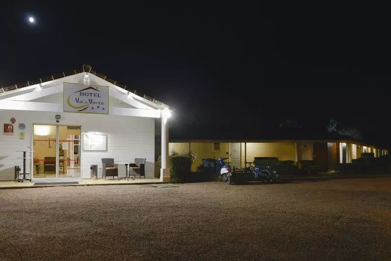 호텔 Logis Hôtel Val De Vienne