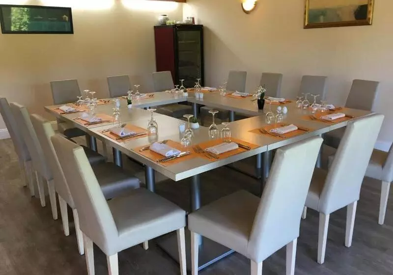 호텔 Logis Hôtel Val De Vienne