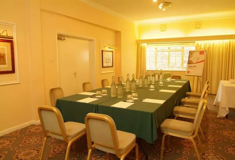 Отель The Arundell