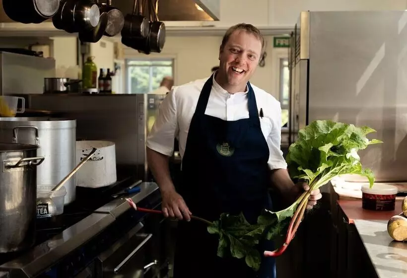 Отель The Arundell