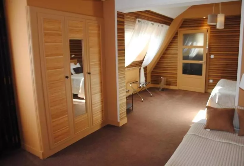 Logis Hotel Du Casino Restaurant Le Mathelia