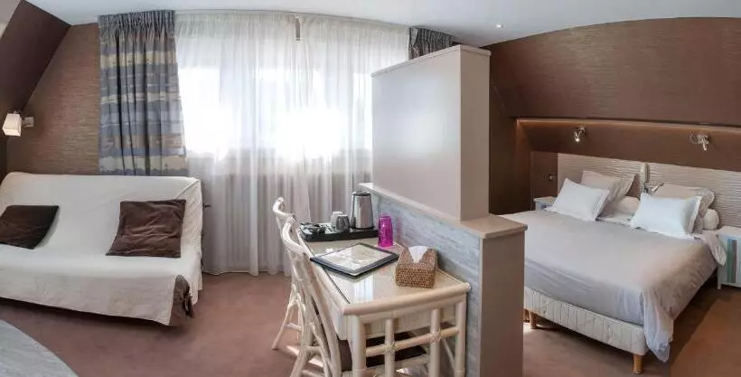 Logis Hotel Du Casino Restaurant Le Mathelia