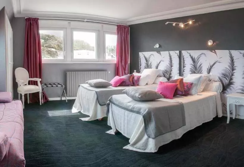 Logis Hotel Du Casino Restaurant Le Mathelia