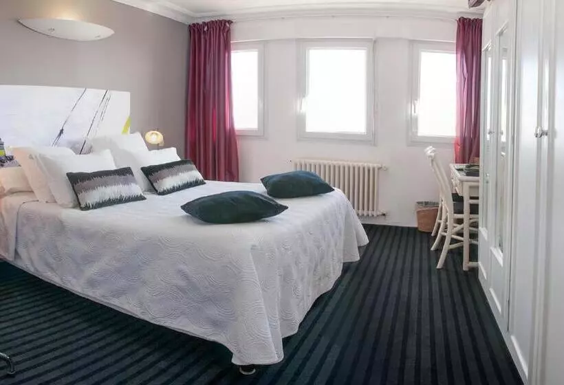 Logis Hotel Du Casino Restaurant Le Mathelia