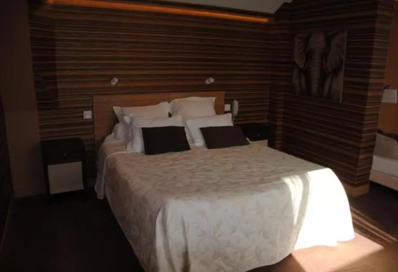 Logis Hotel Du Casino Restaurant Le Mathelia