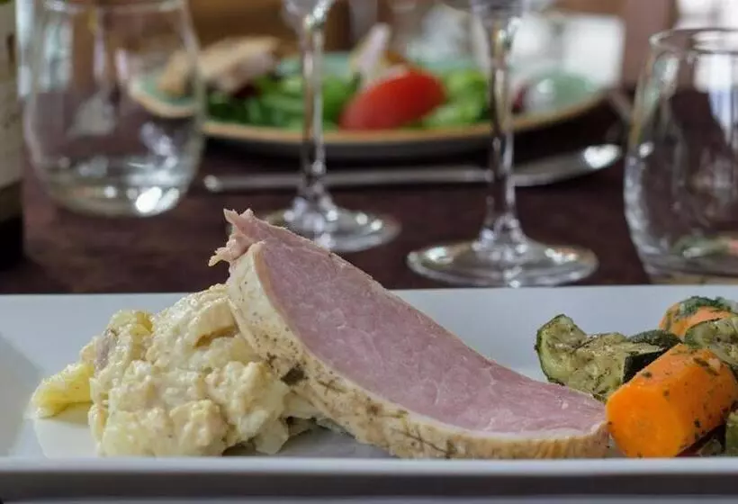 Logis Hotel Restaurant Auberge Les Rives De L Arzon