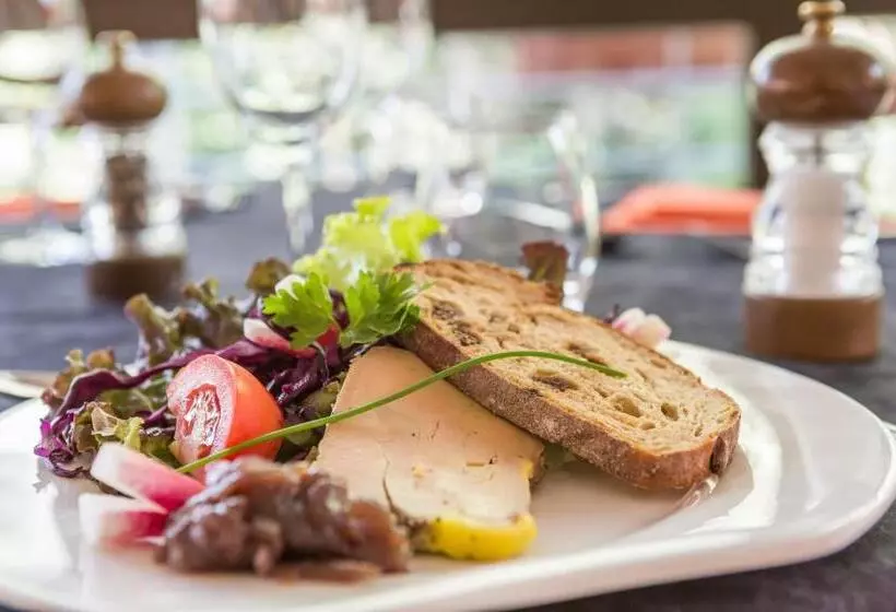 Logis Hotel Restaurant Auberge Les Rives De L Arzon