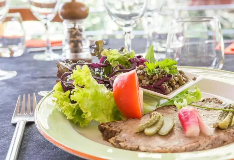 Logis Hotel Restaurant Auberge Les Rives De L Arzon