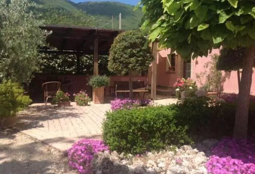 Maaseutuhotelli Agriturismo Santa Caterina
