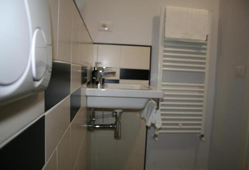 膳宿费 Affittacamere Umberto I