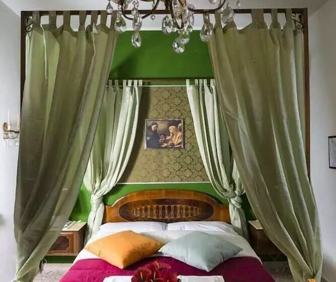 ペンション The Villa Of Artists