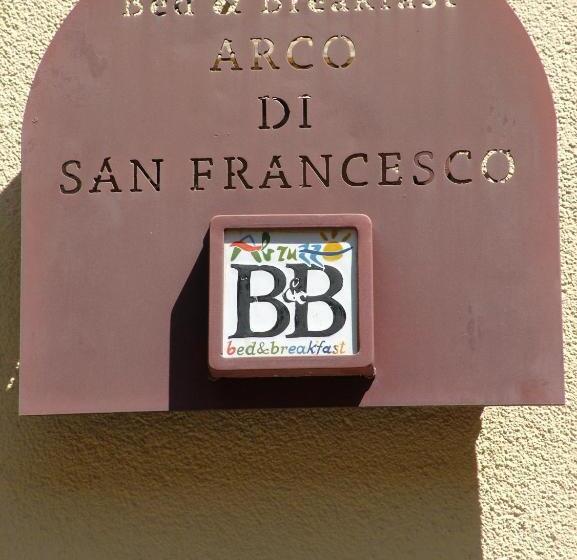 مبيت وإفطار Arco Di San Francesco