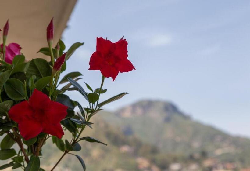 ベッドアンドブレックファースト La Guardiola Di Angela E Nino