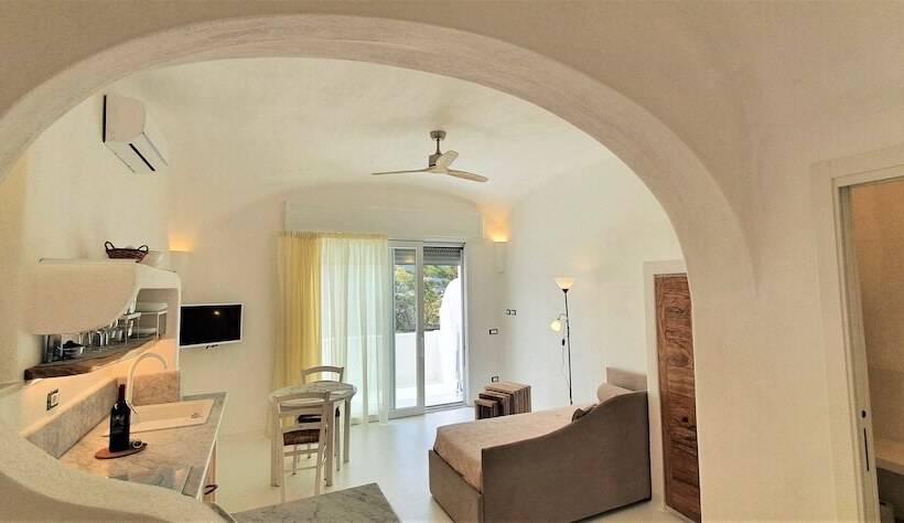 تختخواب و صبحانه Ravino Secret Retreat