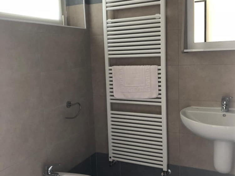 Cascina Monte Diviso   Hostel