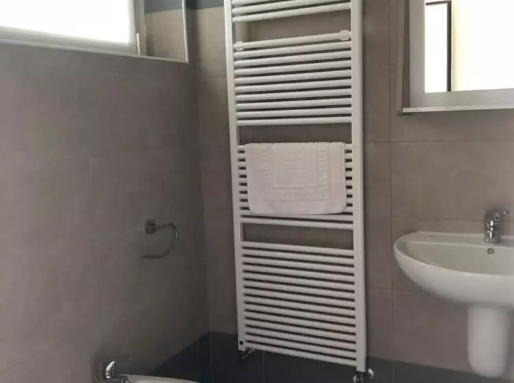 Cascina Monte Diviso   Hostel