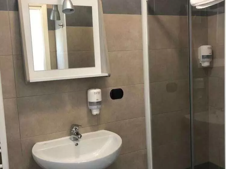 Cascina Monte Diviso   Hostel
