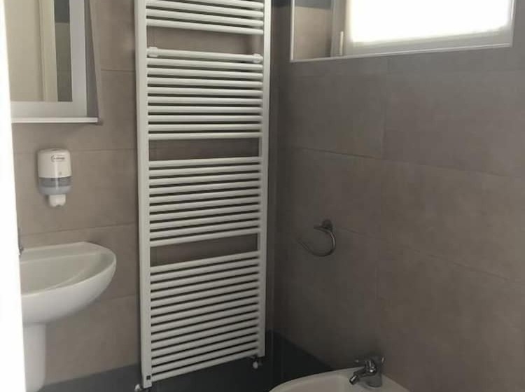 Cascina Monte Diviso   Hostel