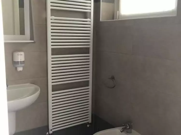 Cascina Monte Diviso   Hostel