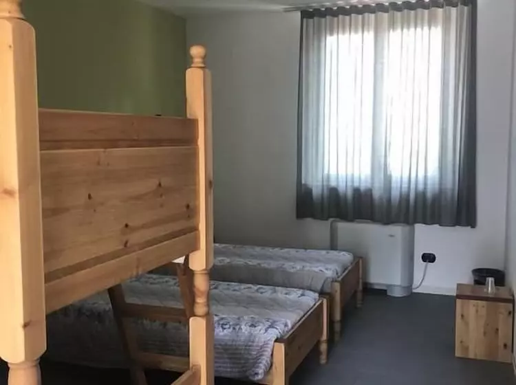 Cascina Monte Diviso   Hostel