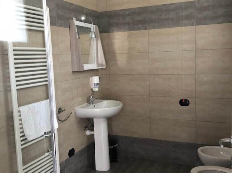 Cascina Monte Diviso   Hostel