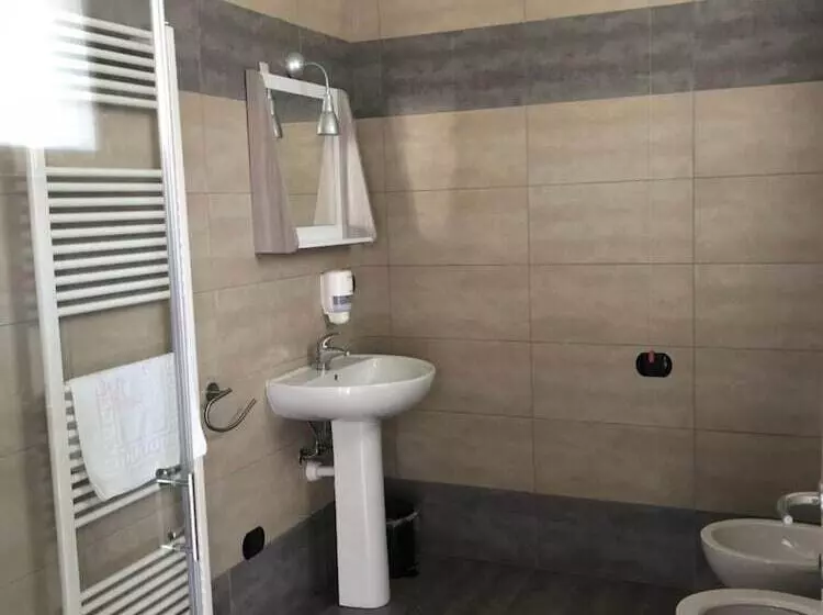 Cascina Monte Diviso   Hostel