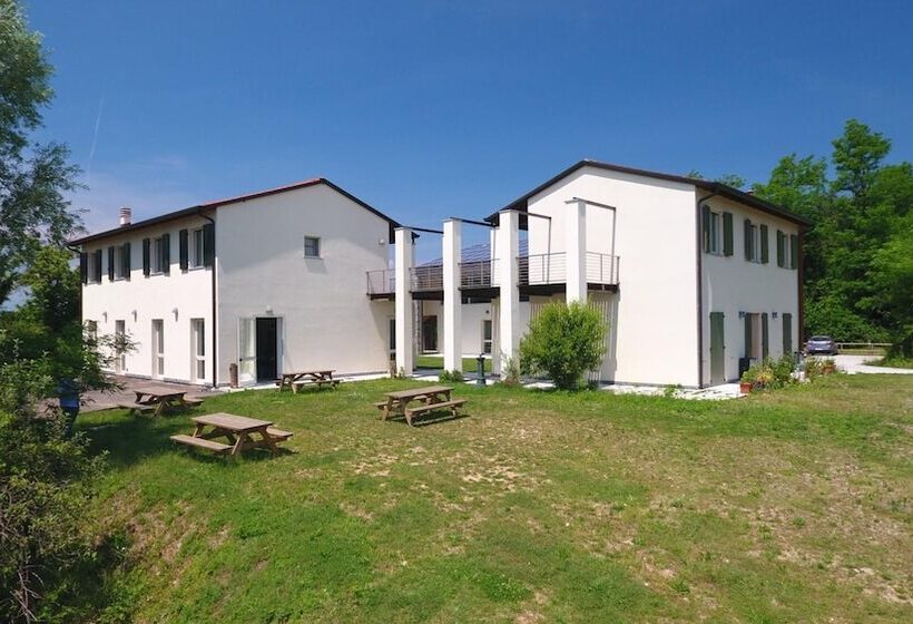 Cascina Monte Diviso   Hostel