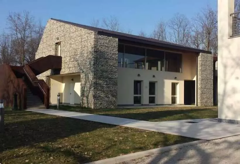 Cascina Monte Diviso   Hostel