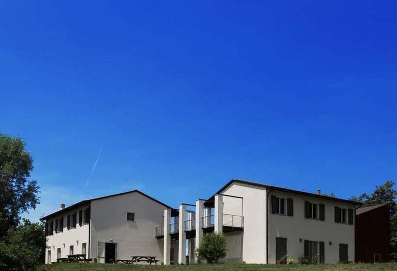 Cascina Monte Diviso   Hostel