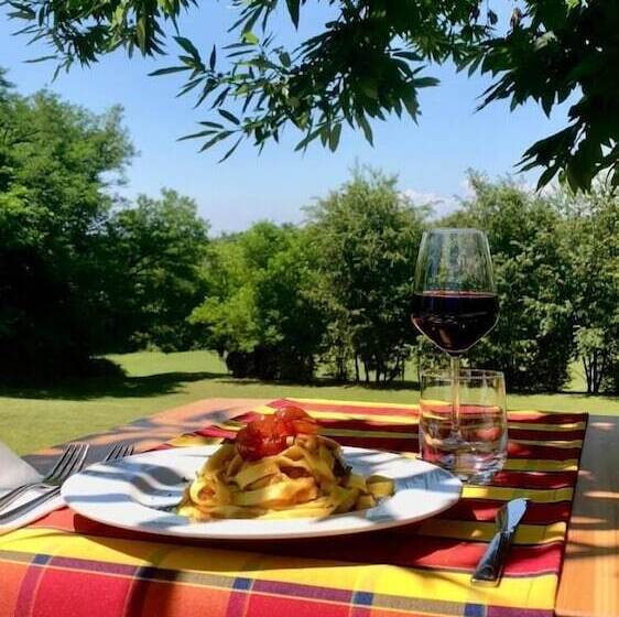 Cascina Monte Diviso   Hostel