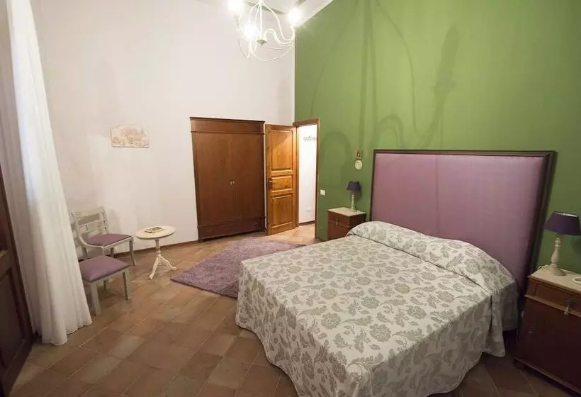 مسافرخانه Casina Dei Mille