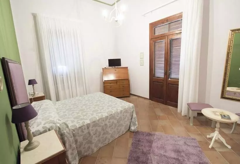 مسافرخانه Casina Dei Mille
