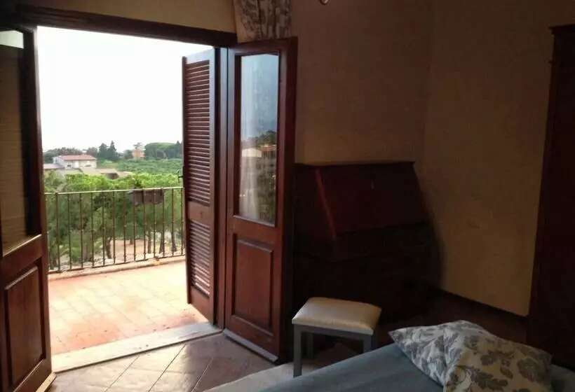 مسافرخانه Casina Dei Mille