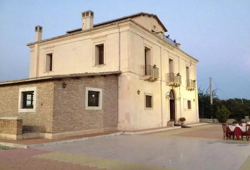 مسافرخانه Casina Dei Mille