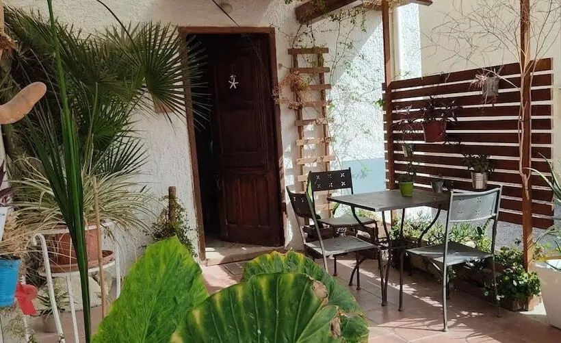 پانسیون Amélie House