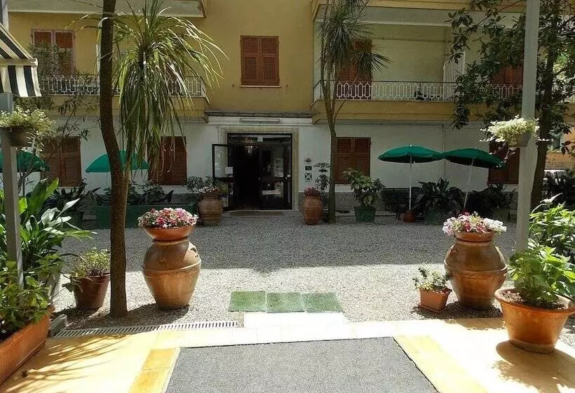 Hotelli Arco Del Sole