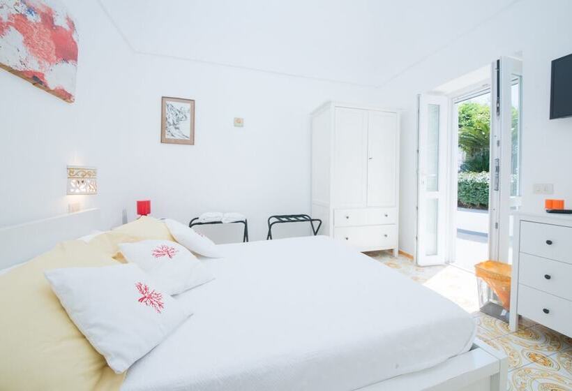 تختخواب و صبحانه Suite Villa Carolina