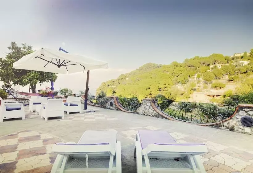 تختخواب و صبحانه Suite Villa Carolina