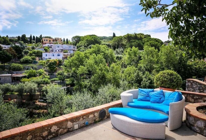 تختخواب و صبحانه Suite Villa Carolina