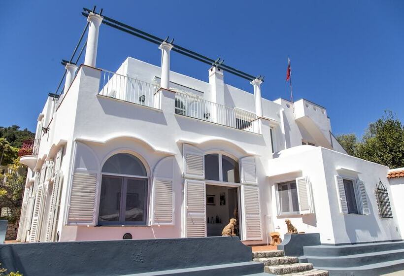 تختخواب و صبحانه Suite Villa Carolina