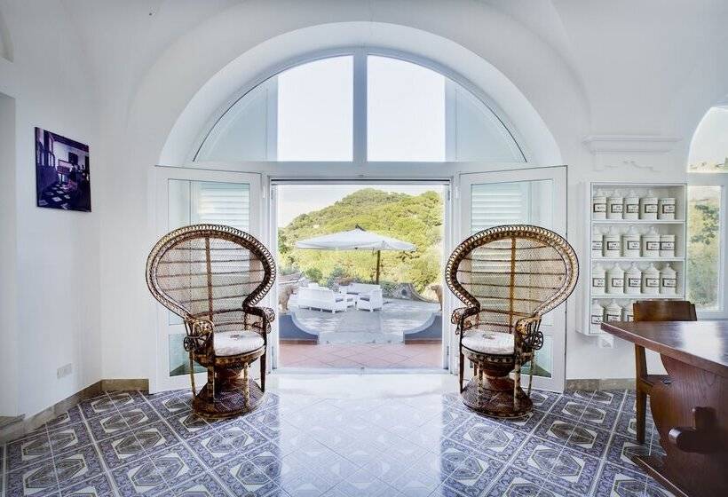 تختخواب و صبحانه Suite Villa Carolina