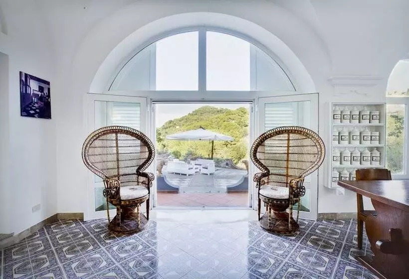 تختخواب و صبحانه Suite Villa Carolina