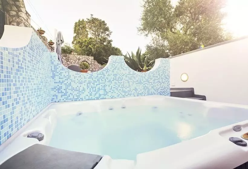 تختخواب و صبحانه Suite Villa Carolina