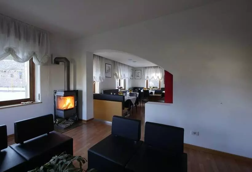 Hotelli Albergo De March