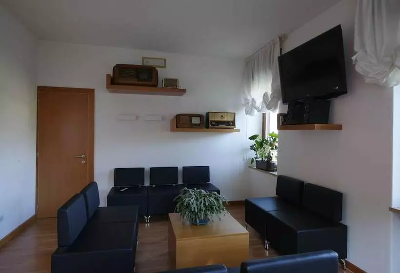 Hotelli Albergo De March