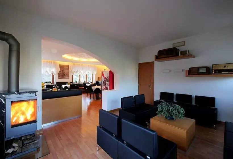 Hotelli Albergo De March
