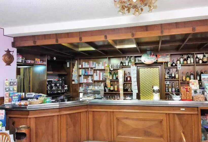 Hotelli Albergo De March